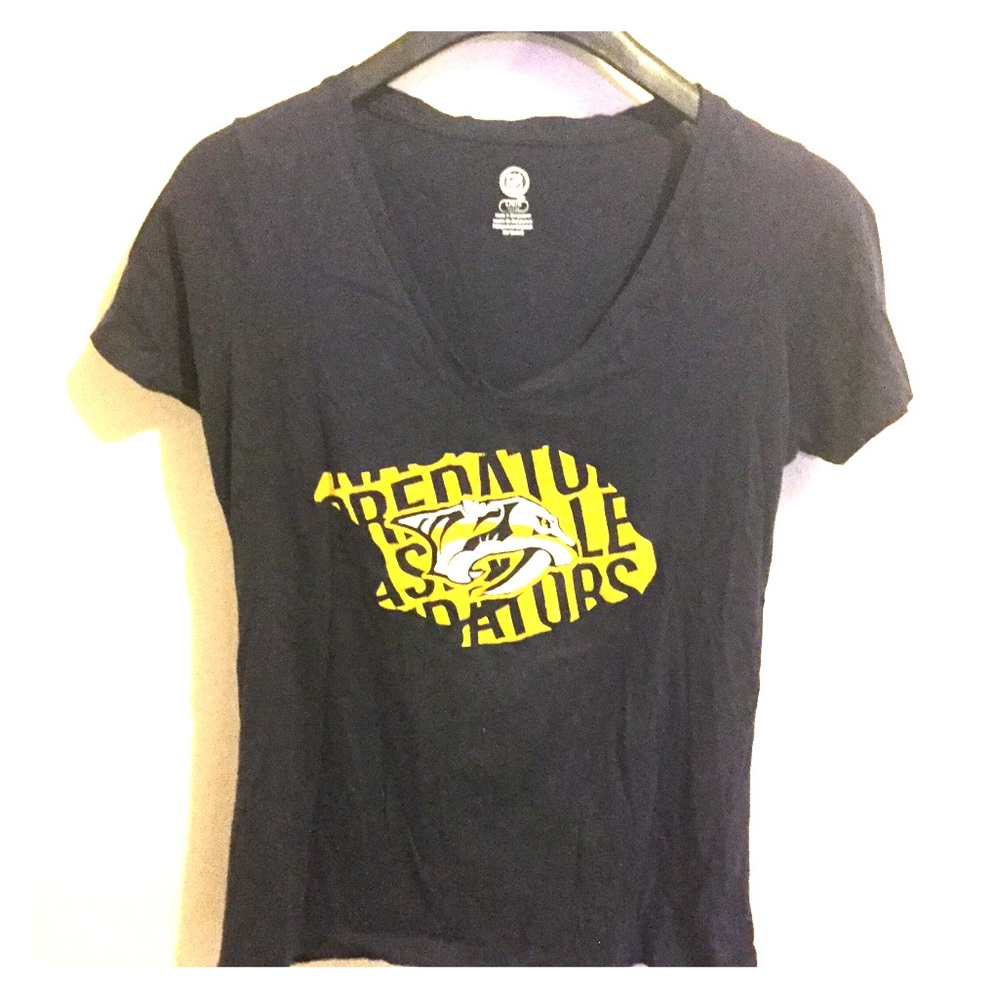 NHL Predators ladies navy shirt large Preds vneck